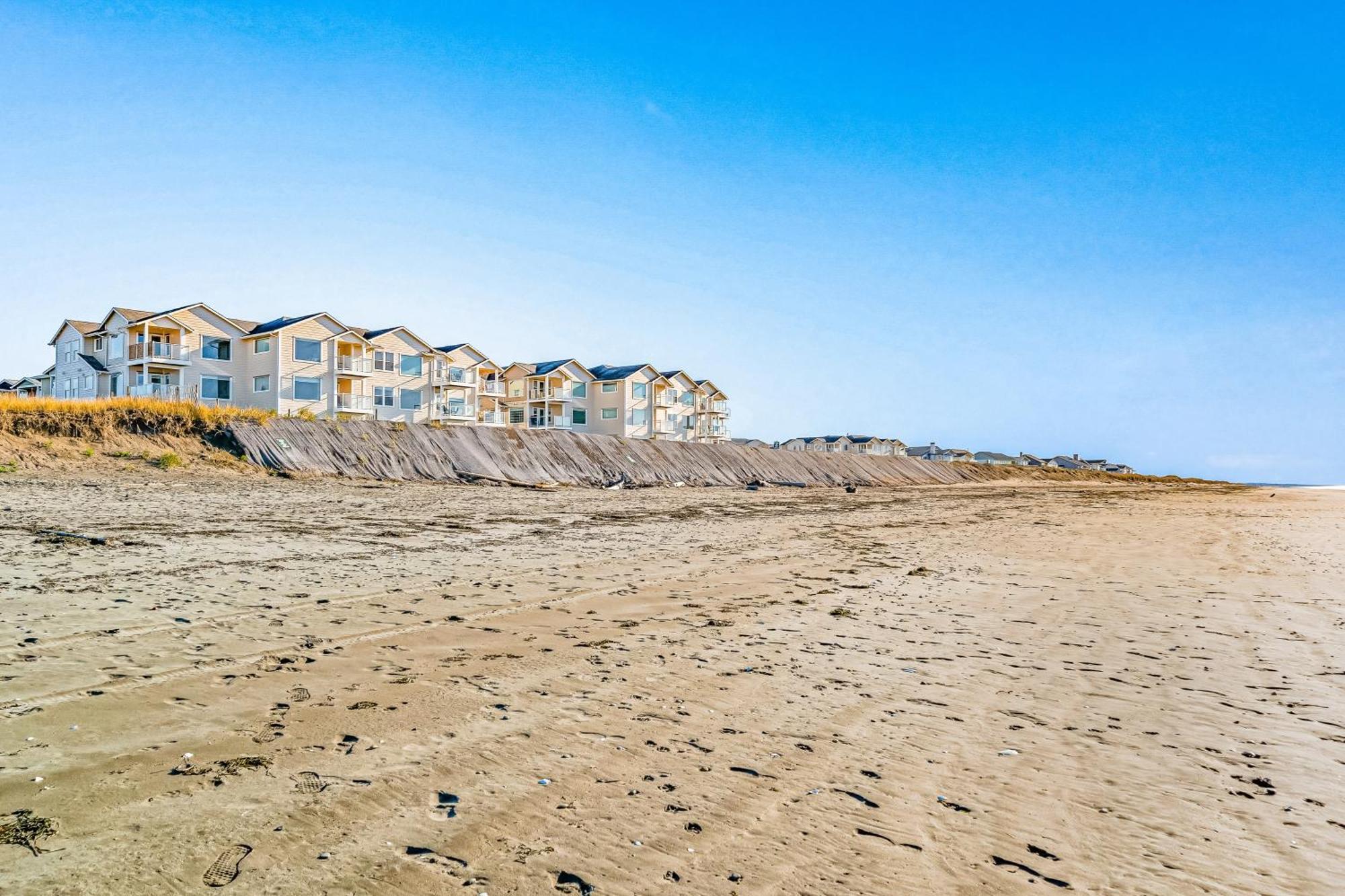 Surf's Up Apartment *
